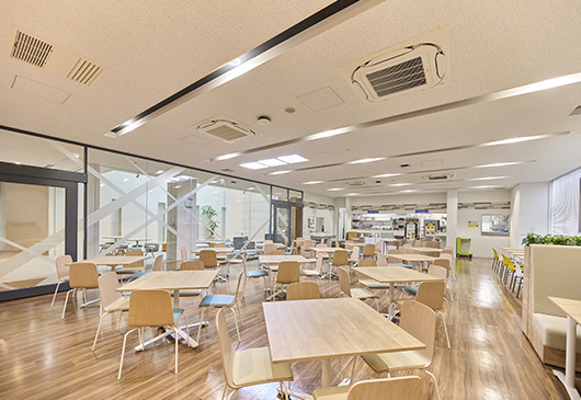 The cafeteria is such a stylish space that it was used as a location in the shooting of a popular TV drama.